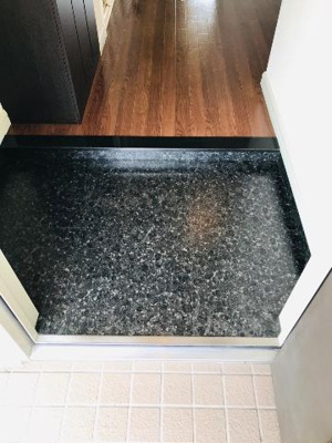 【洋室】 | プレサス・ガーデン | 玄関先です。