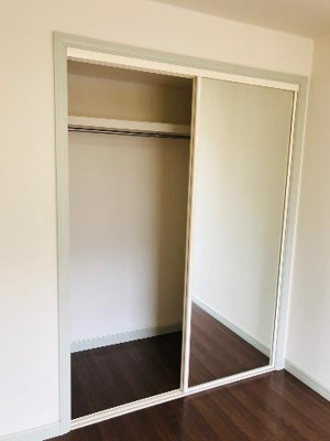 【洋室】 | プレサス・ガーデン | ミラー付きＣＬ内部