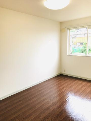 【内装】 | プレサス・ガーデン | 明るい洋室