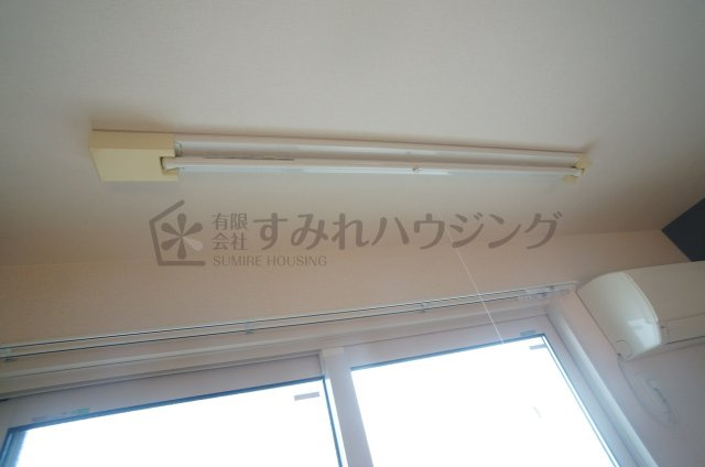 ボヌビー宝塚のその他|室内物干しバーは昇降型