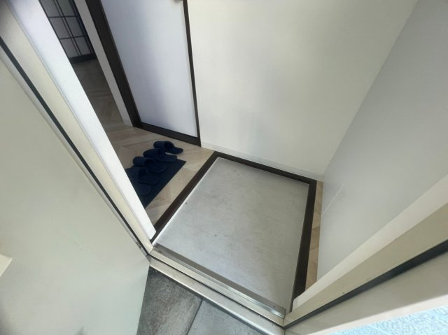 クィーンズコート東落合B棟の玄関