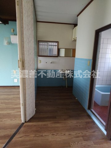 ６５２０８　岐阜市鏡島精華中古戸建ての内装