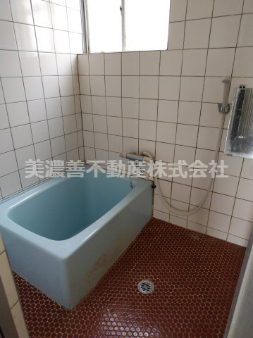 ６５２０８　岐阜市鏡島精華中古戸建ての浴室