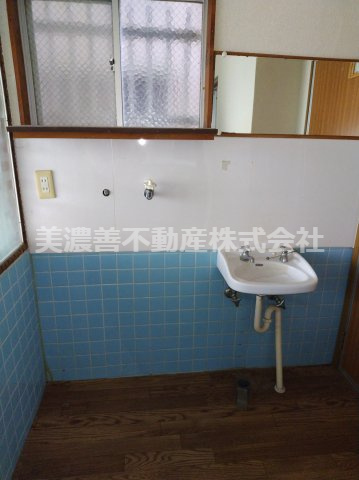 ６５２０８　岐阜市鏡島精華中古戸建ての洗面所