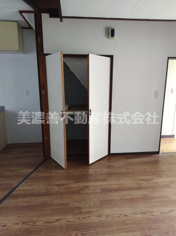 ６５２０８　岐阜市鏡島精華中古戸建ての内装