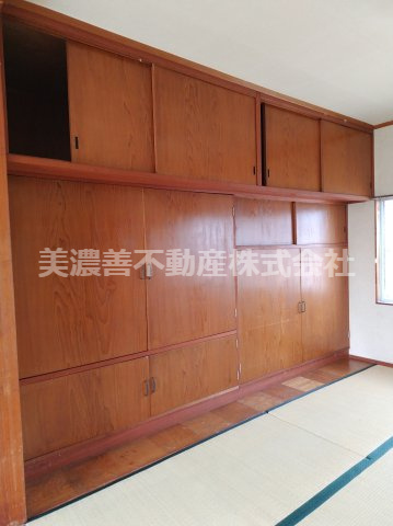 ６５２０８　岐阜市鏡島精華中古戸建ての収納