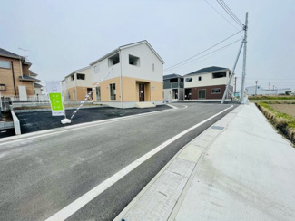 【前面道路含む現地写真】