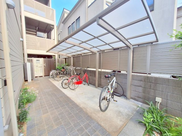 Ｃｒｅｓｔ Ｃｏｕｒｔ　のその他共用部分|★屋根付き自転車駐輪場★