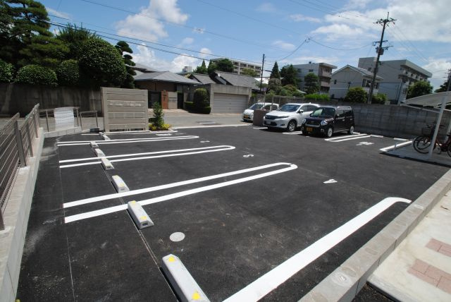 カーサブリランテ櫛原の駐車場