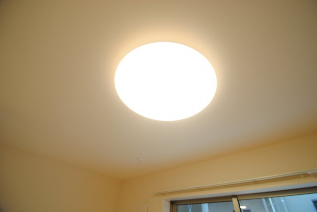 カーサブリランテ櫛原のその他|内装イメージ：同物件別室
照明付き