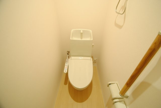 カーサブリランテ櫛原のトイレ|内装イメージ：同物件別室