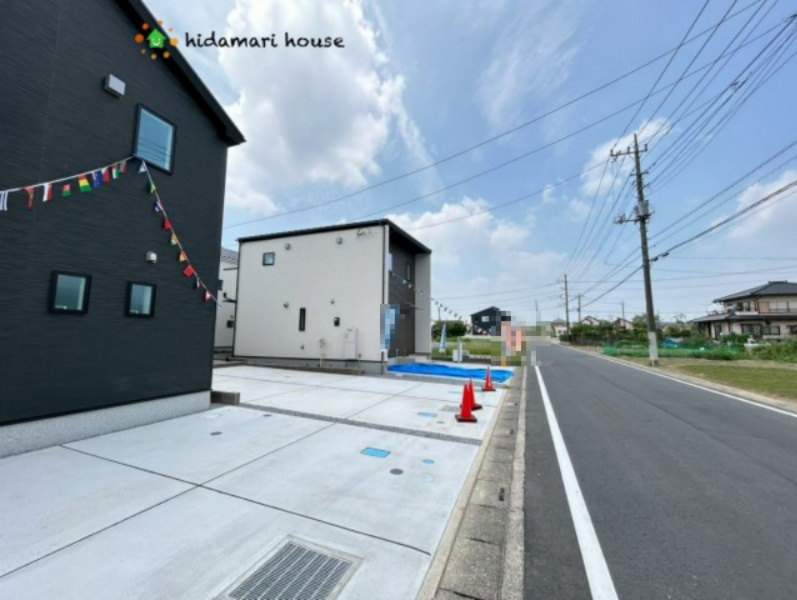 北本市西高尾第1期　新築戸建　リナージュ12の前面道路含む現地写真