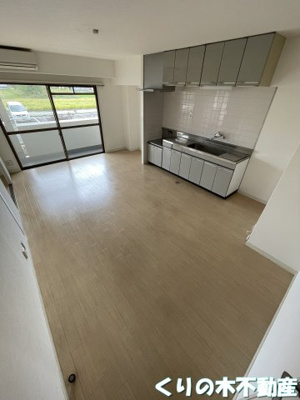 【居間・リビング】 | とみたハイツ | ゆったりとしたリビングです