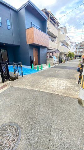池尻1丁目の前面道路含む現地写真