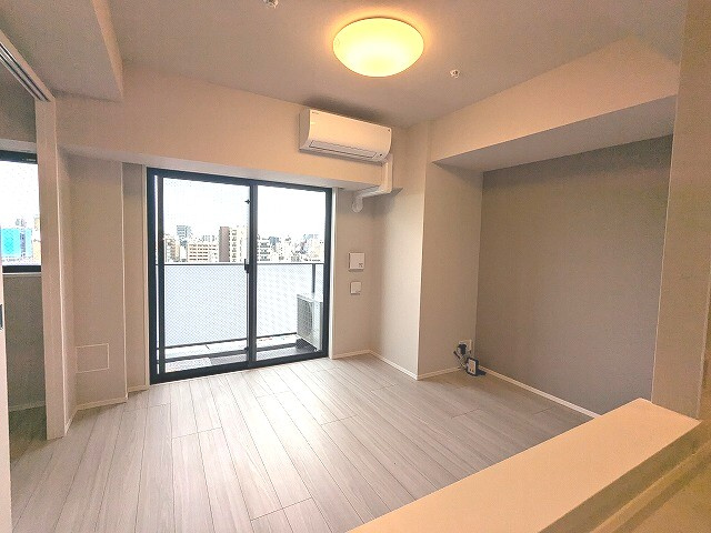 Urbanex上野元浅草の設備|リビング、エアコン照明付き、カウンターキッチン