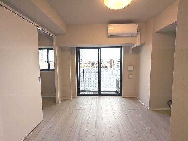 Urbanex上野元浅草の設備|リビング、エアコン照明付き、カウンターキッチン