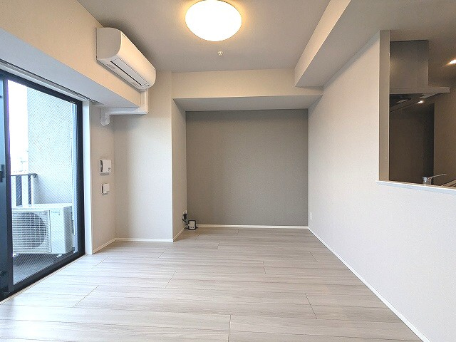 Urbanex上野元浅草の設備|リビング、エアコン照明付き、カウンターキッチン