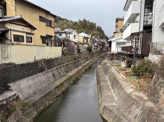 鳴滝川西町の周辺