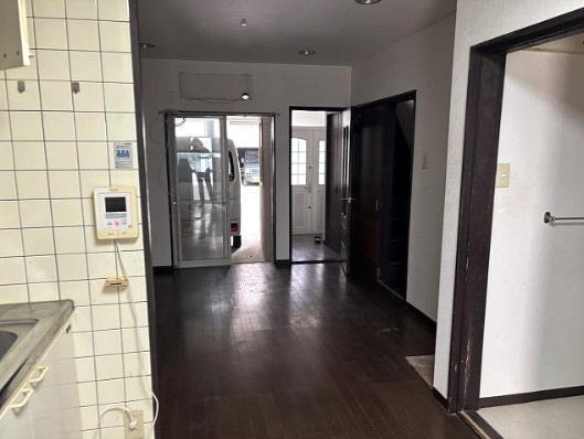 鳴滝川西町の居間・リビング