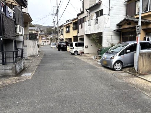 鳴滝川西町の前面道路含む現地写真