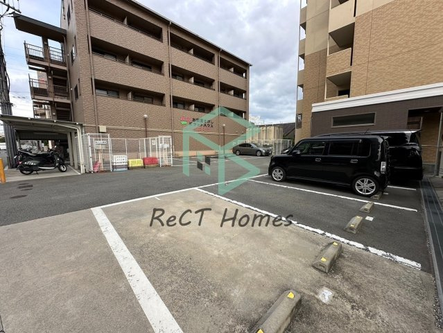 インタービレッジ土山二番館の駐車場
