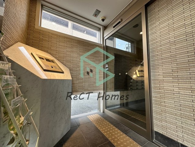 インタービレッジ土山二番館のエントランス