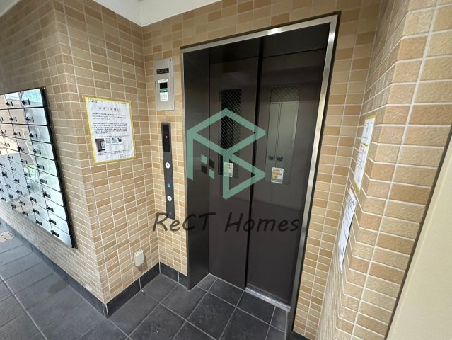 インタービレッジ土山二番館のエントランス