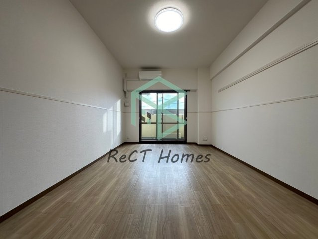 インタービレッジ土山二番館の居間・リビング