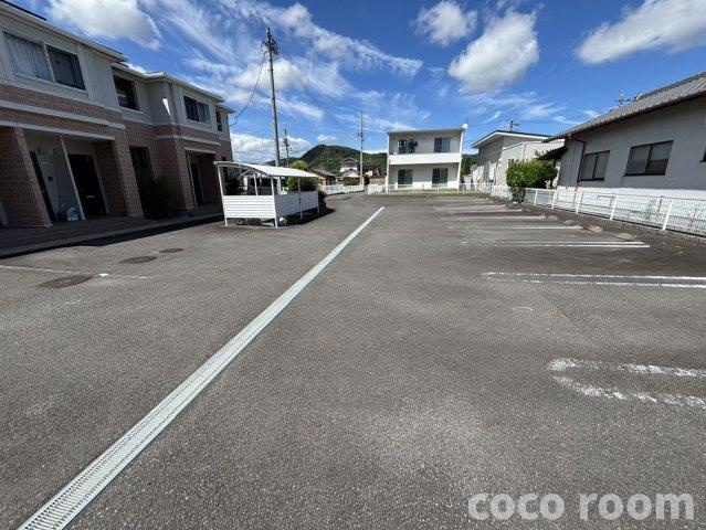 ヴァンベールの駐車場