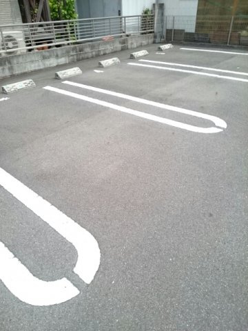 グラーベン福泊の駐車場