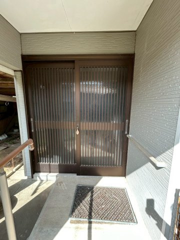 旭市川口　中古戸建の玄関