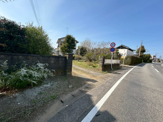 旭市川口　中古戸建の前面道路含む現地写真