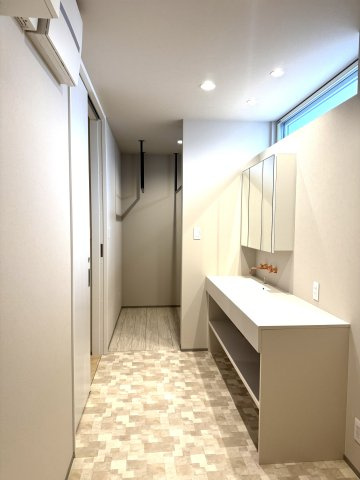 中央区山二ツ5丁目　中古戸建の独立洗面台