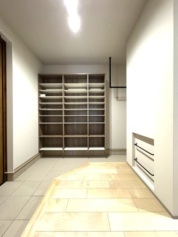 中央区山二ツ5丁目　中古戸建の玄関