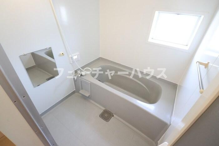 ＲＯＹＡＬ　ＧＡＲＤＥＮ　ＣＡＳＡＨＡＲＡ　Ｅの浴室
