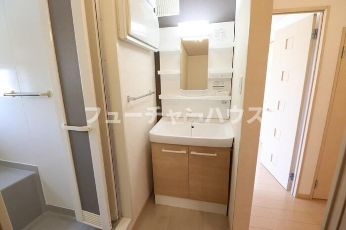 ＲＯＹＡＬ　ＧＡＲＤＥＮ　ＣＡＳＡＨＡＲＡ　Ｅの洗面所