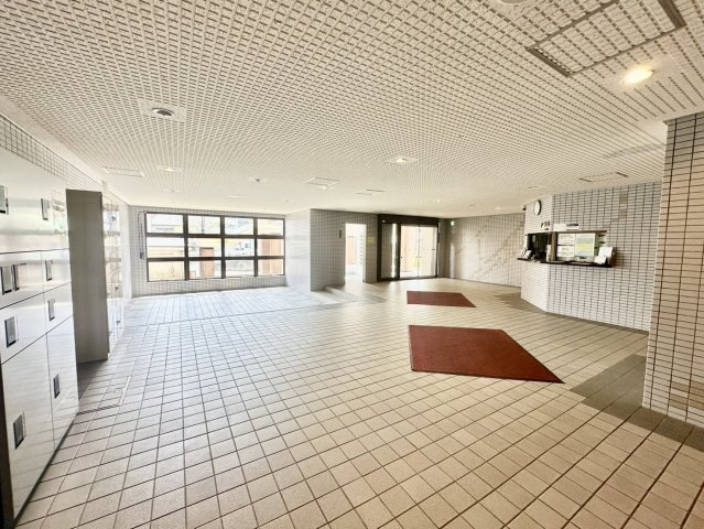 葉山町パークマンションのエントランス