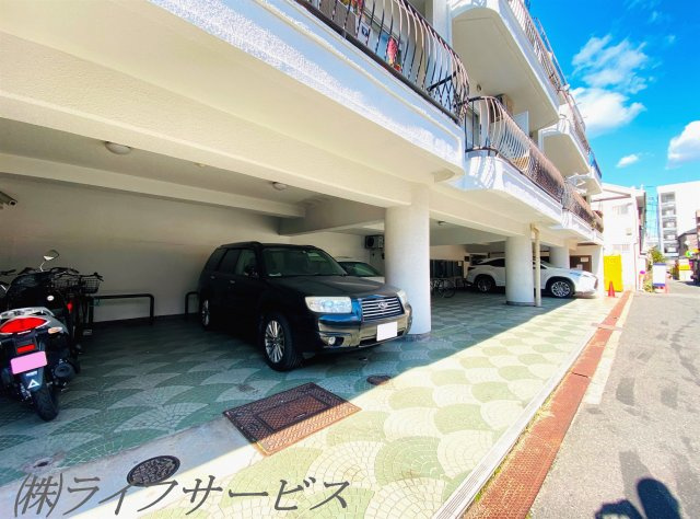 【駐車場】 | 十三エステートハイツ | 駐車場