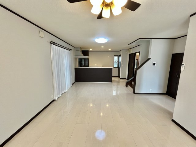 【居間・リビング】 | 厚木市山際中古戸建