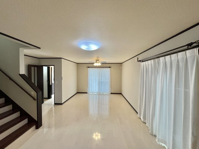 【居間・リビング】 | 厚木市山際中古戸建