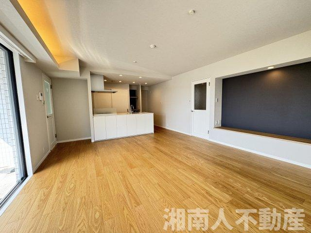 雪ノ下ロイアルハイツの居間・リビング|ゆったりとしたリビングです