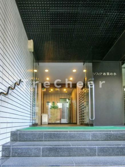 ソフィアお茶の水のエントランス
