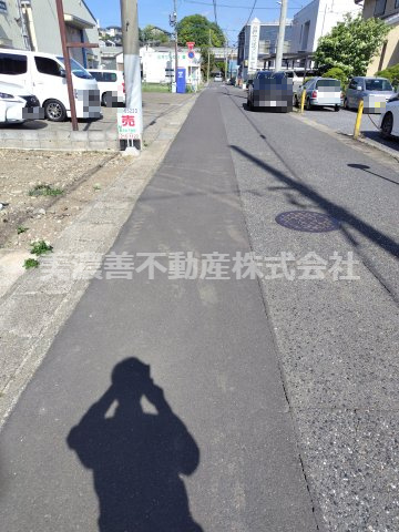 ６５２２３　岐阜市雪見町土地の前面道路含む現地写真