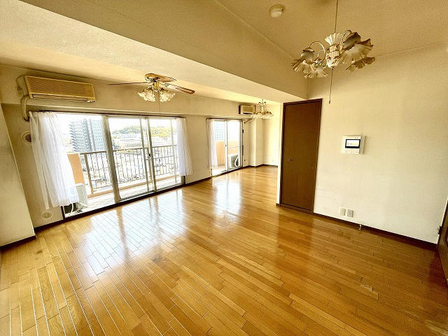 東峰マンション大牟田駅南の居間・リビング