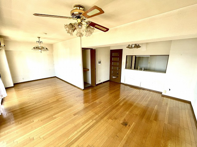 東峰マンション大牟田駅南の居間・リビング