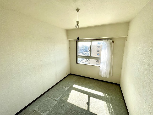 東峰マンション大牟田駅南の洋室