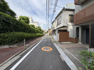【前面道路含む現地写真】