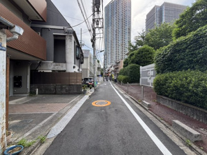 【前面道路含む現地写真】