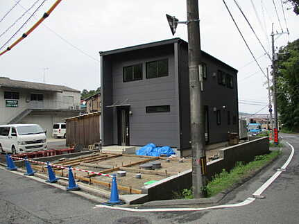 廿日市市宮内字西畑口　新築一戸建ての前面道路含む現地写真