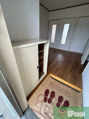 サンビレッジ　Ａ棟の玄関